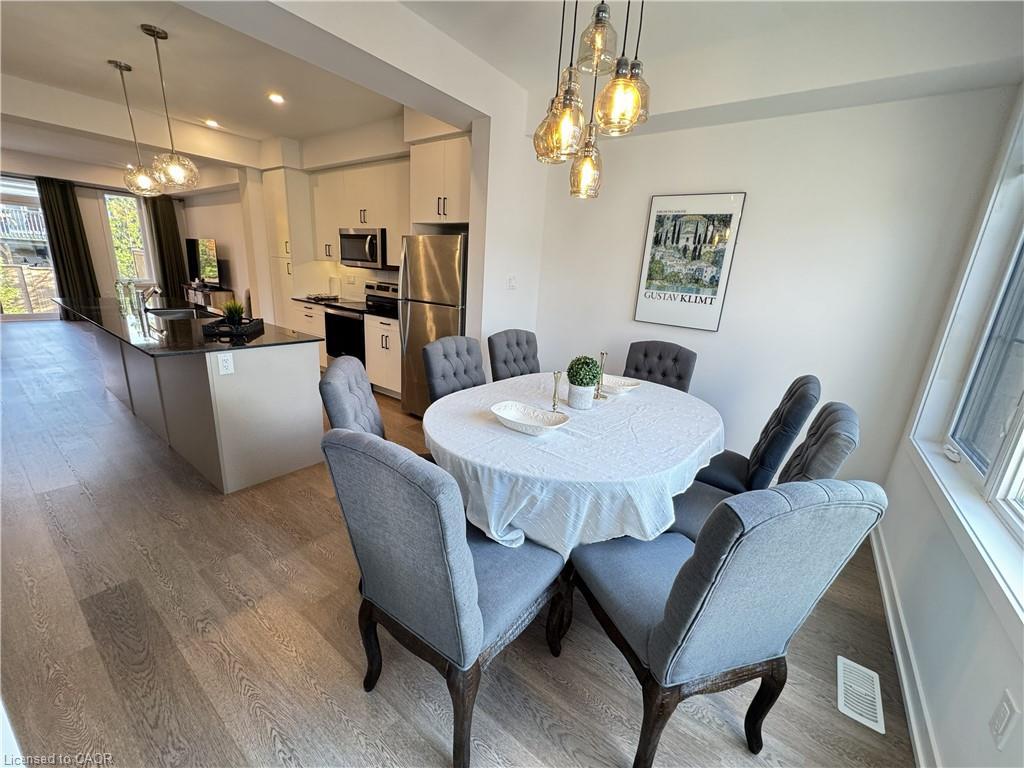 22-350 River Road, Cambridge, ON - Indoor Photo Showing Dining Room