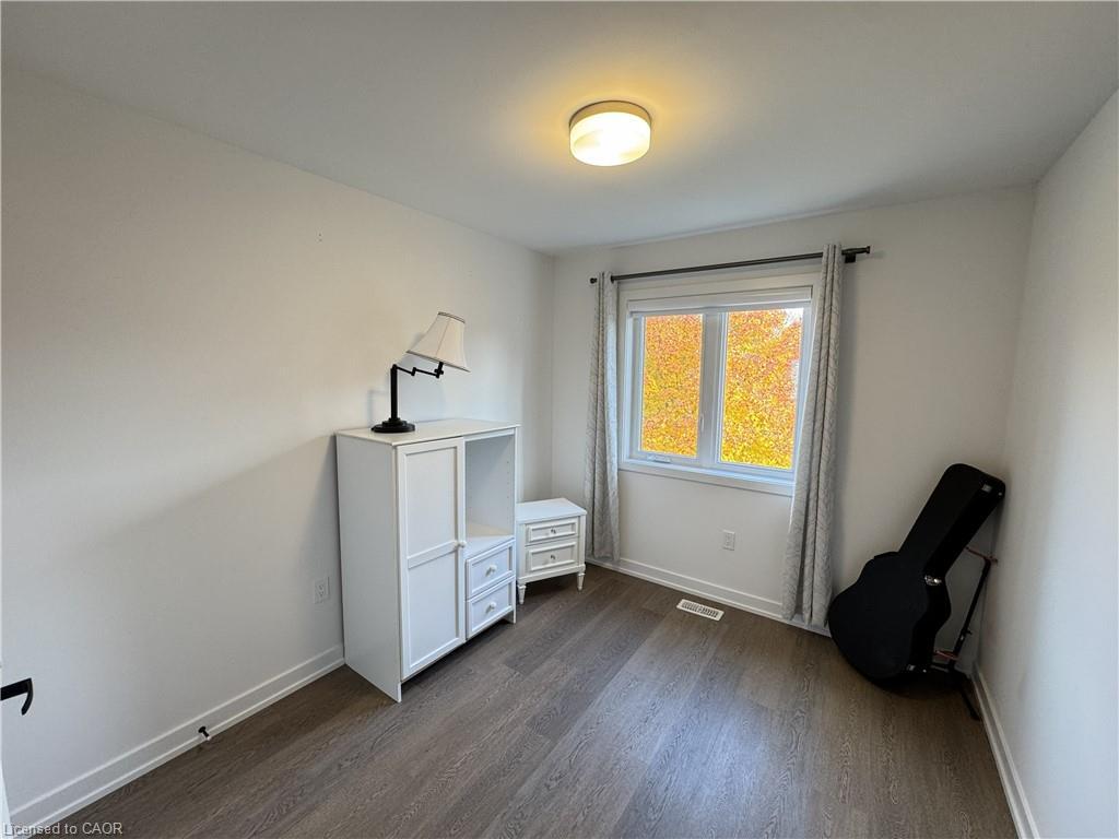 22-350 River Road, Cambridge, ON - Indoor Photo Showing Bedroom