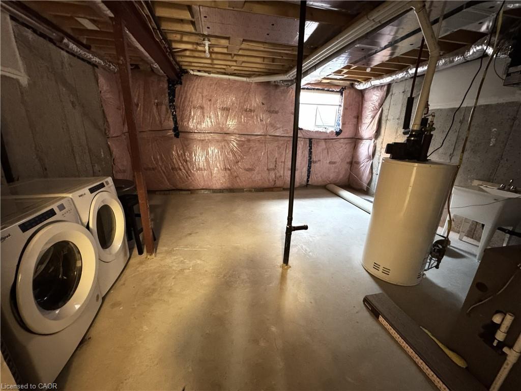 22-350 River Road, Cambridge, ON - Indoor Photo Showing Laundry Room