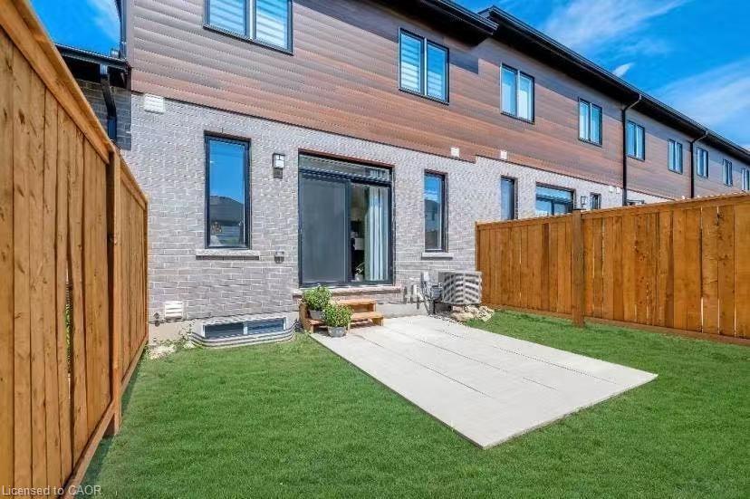 22-350 River Road, Cambridge, ON - Outdoor