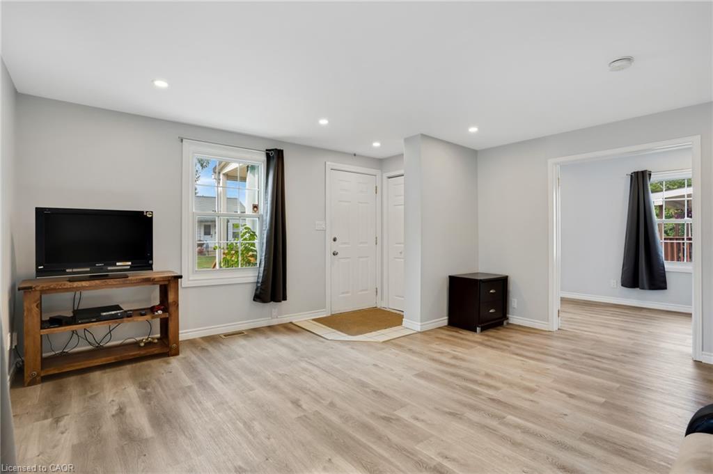 50 Sixth Avenue, Brantford, ON - Indoor