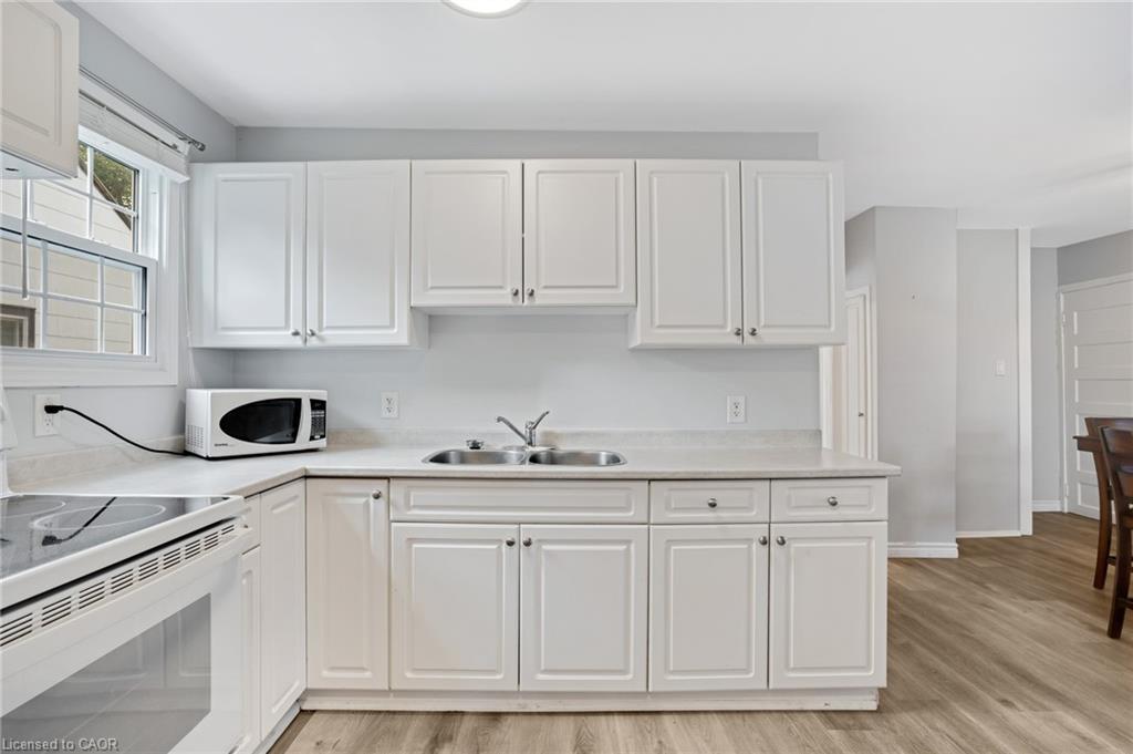50 Sixth Avenue, Brantford, ON - Indoor Photo Showing Kitchen With Double Sink