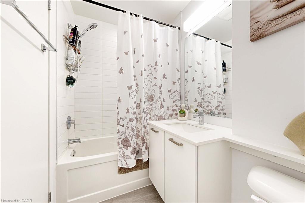 502-479 Charlton Avenue E, Hamilton, ON - Indoor Photo Showing Bathroom