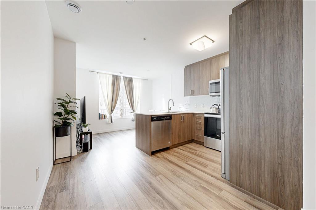 502-479 Charlton Avenue E, Hamilton, ON - Indoor Photo Showing Kitchen