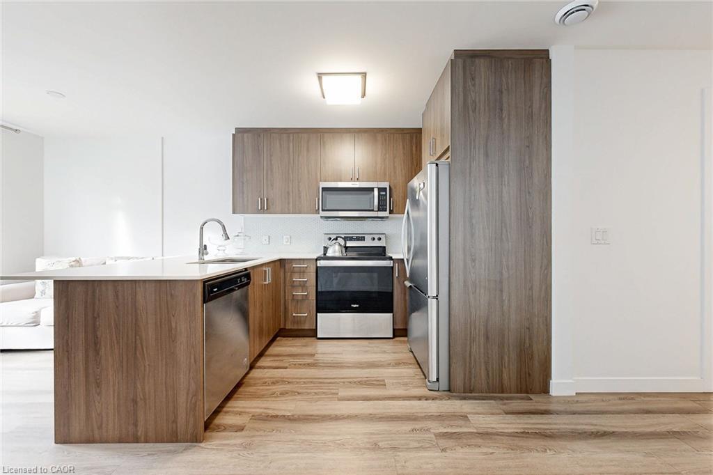 502-479 Charlton Avenue E, Hamilton, ON - Indoor Photo Showing Kitchen With Stainless Steel Kitchen