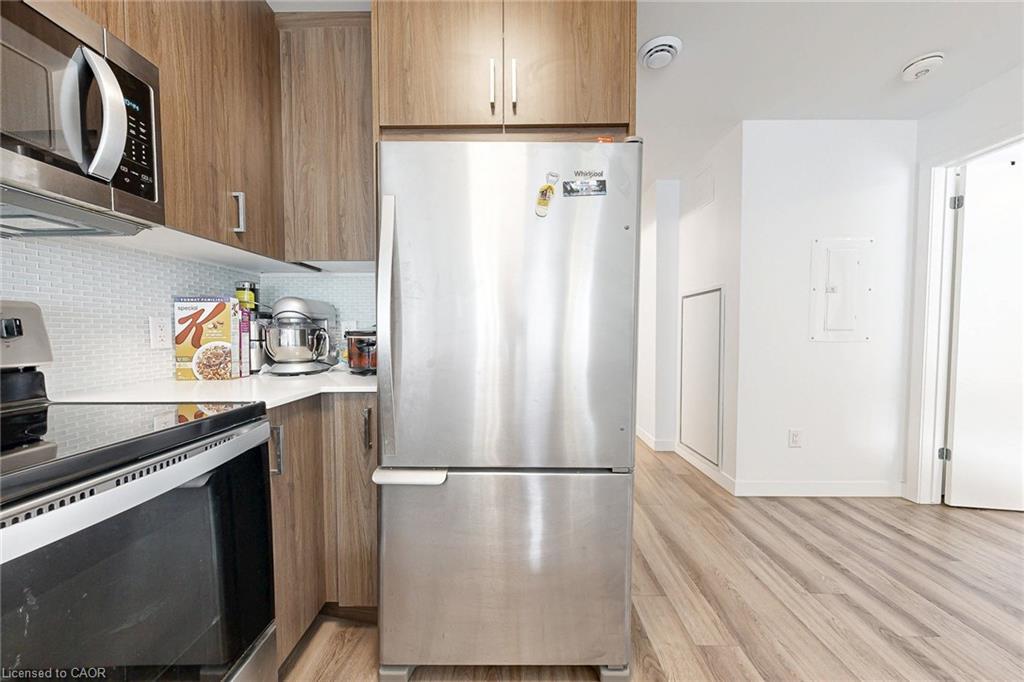 502-479 Charlton Avenue E, Hamilton, ON - Indoor Photo Showing Kitchen