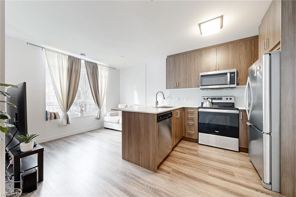 502-479 Charlton Avenue E, Hamilton, ON - Indoor Photo Showing Kitchen With Stainless Steel Kitchen