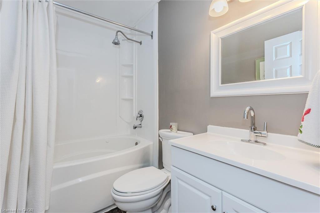 46 Roberts Crescent, Kitchener, ON - Indoor Photo Showing Bathroom