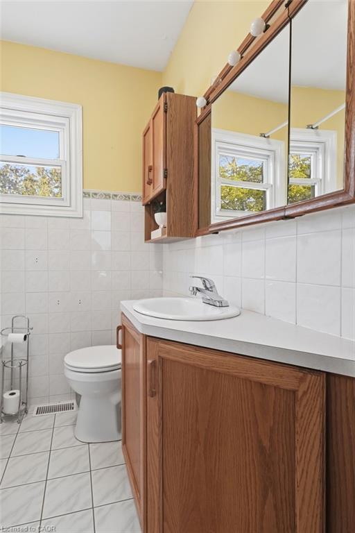 25 Augusta Avenue, St. Catharines, ON - Indoor Photo Showing Bathroom