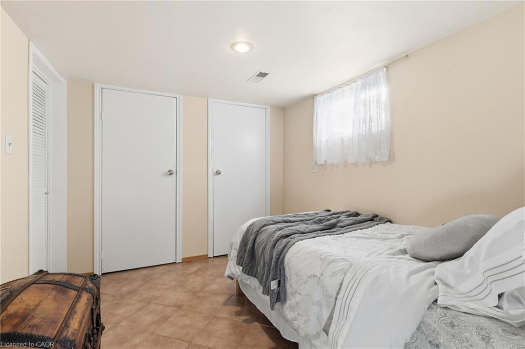 25 Augusta Avenue, St. Catharines, ON - Indoor Photo Showing Bedroom