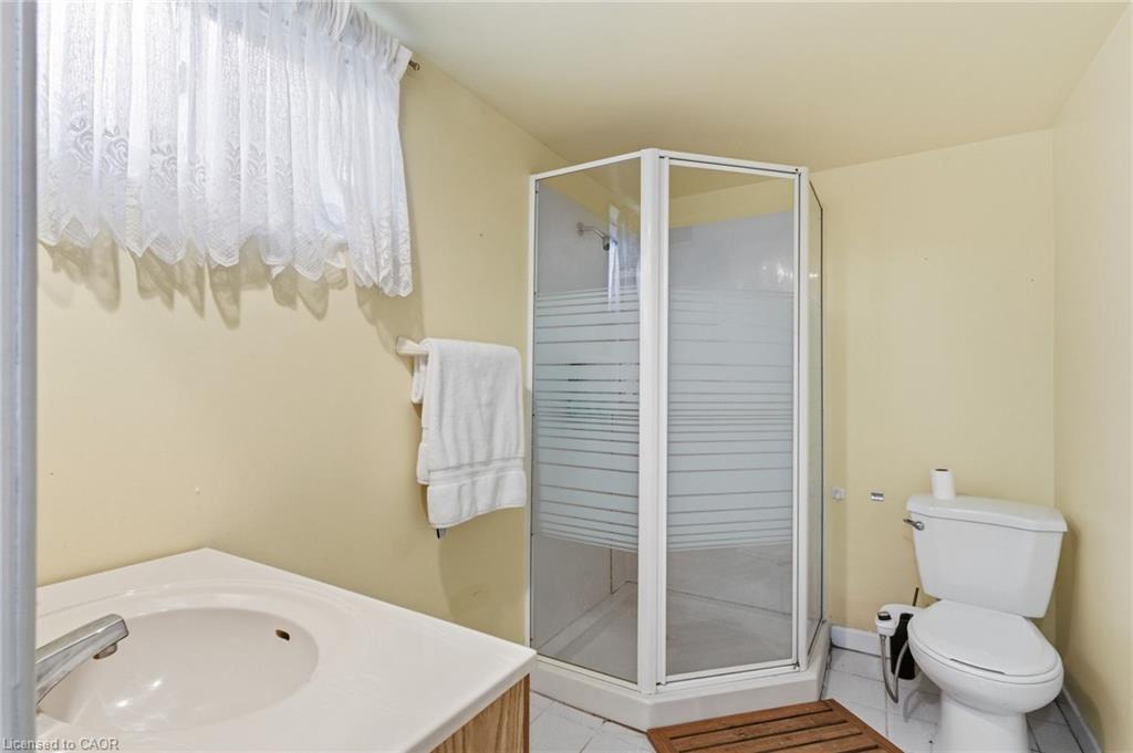 25 Augusta Avenue, St. Catharines, ON - Indoor Photo Showing Bathroom