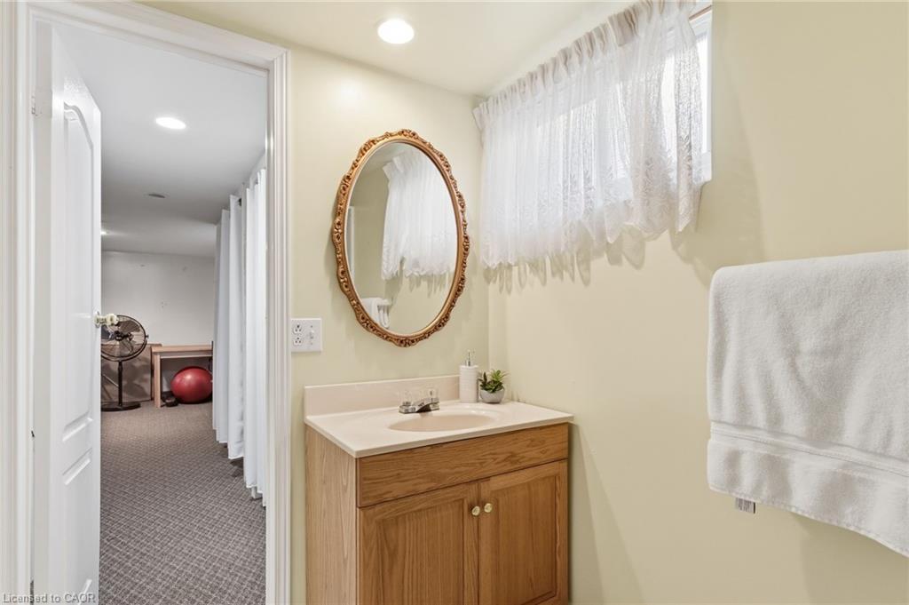 25 Augusta Avenue, St. Catharines, ON - Indoor Photo Showing Bathroom