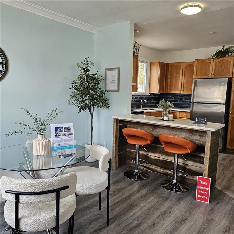 25 Augusta Avenue, St. Catharines, ON - Indoor