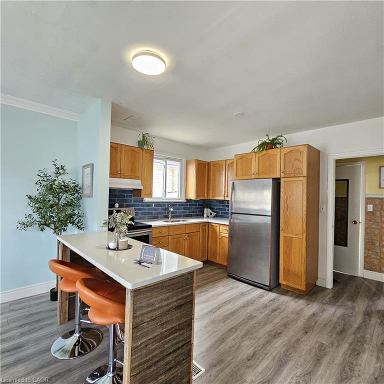 25 Augusta Avenue, St. Catharines, ON - Indoor Photo Showing Kitchen