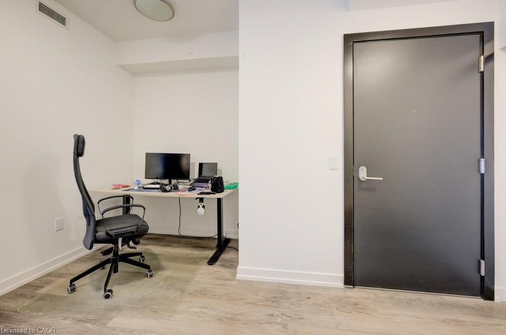 1001-15 Wellington Street S, Kitchener, ON - Indoor Photo Showing Office