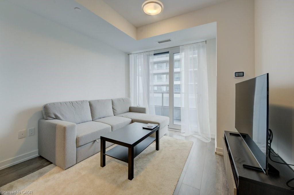 1001-15 Wellington Street S, Kitchener, ON - Indoor Photo Showing Living Room