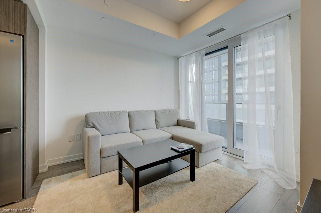 1001-15 Wellington Street S, Kitchener, ON - Indoor Photo Showing Living Room