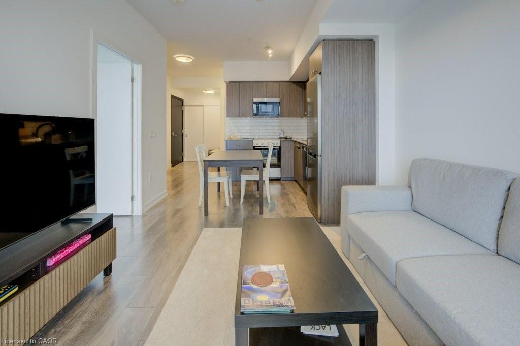 1001-15 Wellington Street S, Kitchener, ON - Indoor Photo Showing Living Room