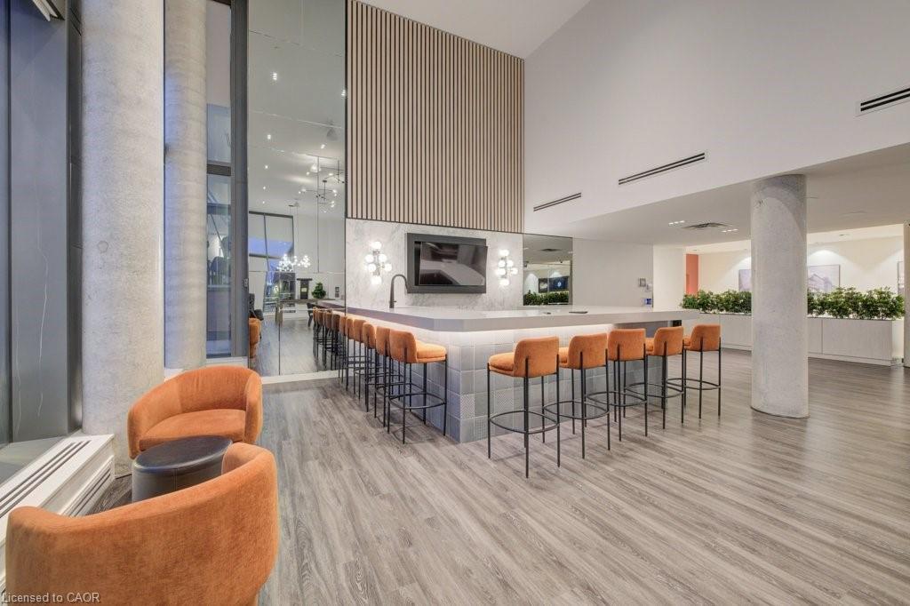 1001-15 Wellington Street S, Kitchener, ON - Indoor