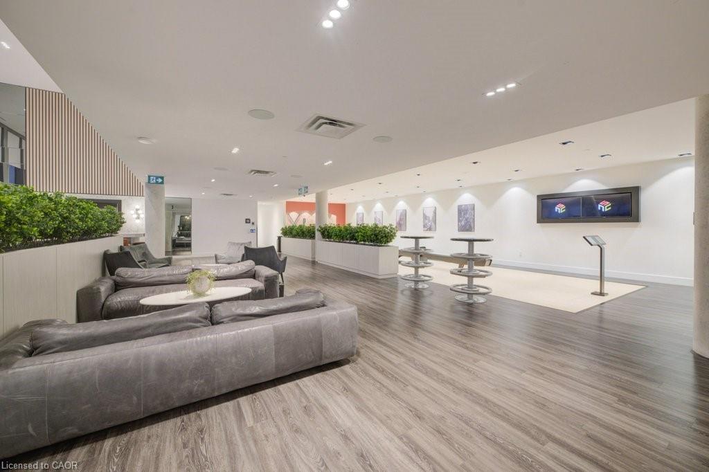 1001-15 Wellington Street S, Kitchener, ON - Indoor