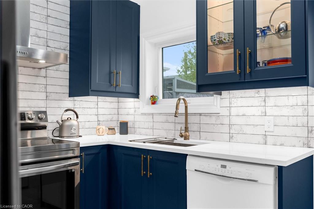 163 Leinster Avenue N, Hamilton, ON - Indoor Photo Showing Kitchen With Upgraded Kitchen