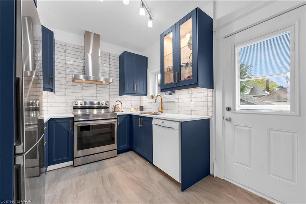 163 Leinster Avenue N, Hamilton, ON - Indoor Photo Showing Kitchen With Upgraded Kitchen