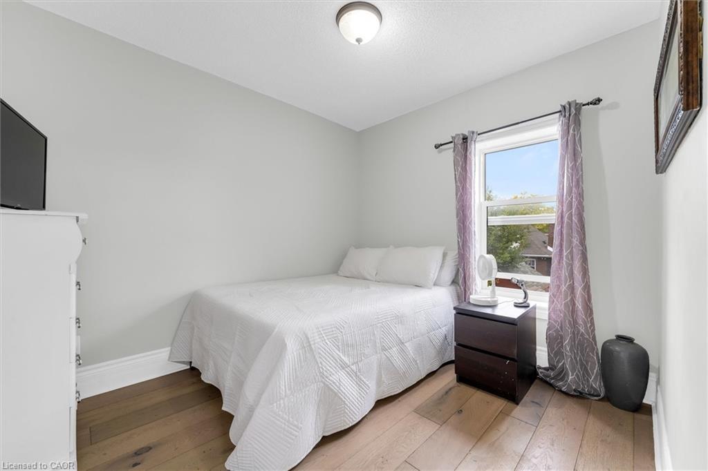 163 Leinster Avenue N, Hamilton, ON - Indoor Photo Showing Bedroom