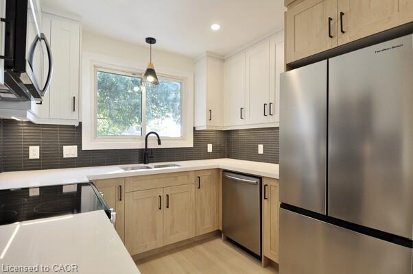 30 Grenadier Road, Cambridge, ON - Indoor Photo Showing Kitchen