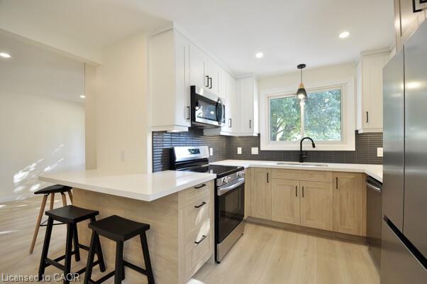 30 Grenadier Road, Cambridge, ON - Indoor Photo Showing Kitchen With Upgraded Kitchen