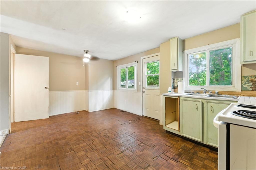 U6-258 Richardson Drive, Port Dover, ON - Indoor Photo Showing Kitchen With Double Sink