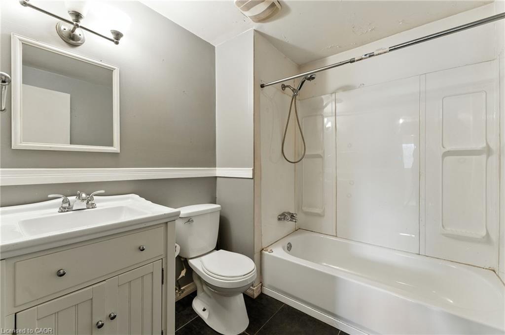 U6-258 Richardson Drive, Port Dover, ON - Indoor Photo Showing Bathroom