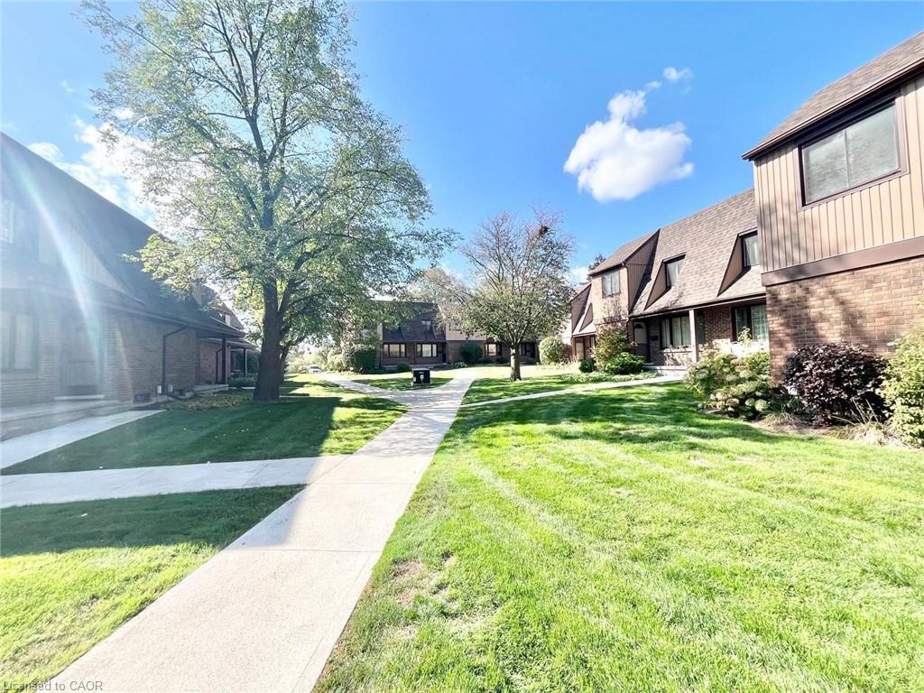 8-279 Sandowne Drive, Waterloo, ON - Outdoor