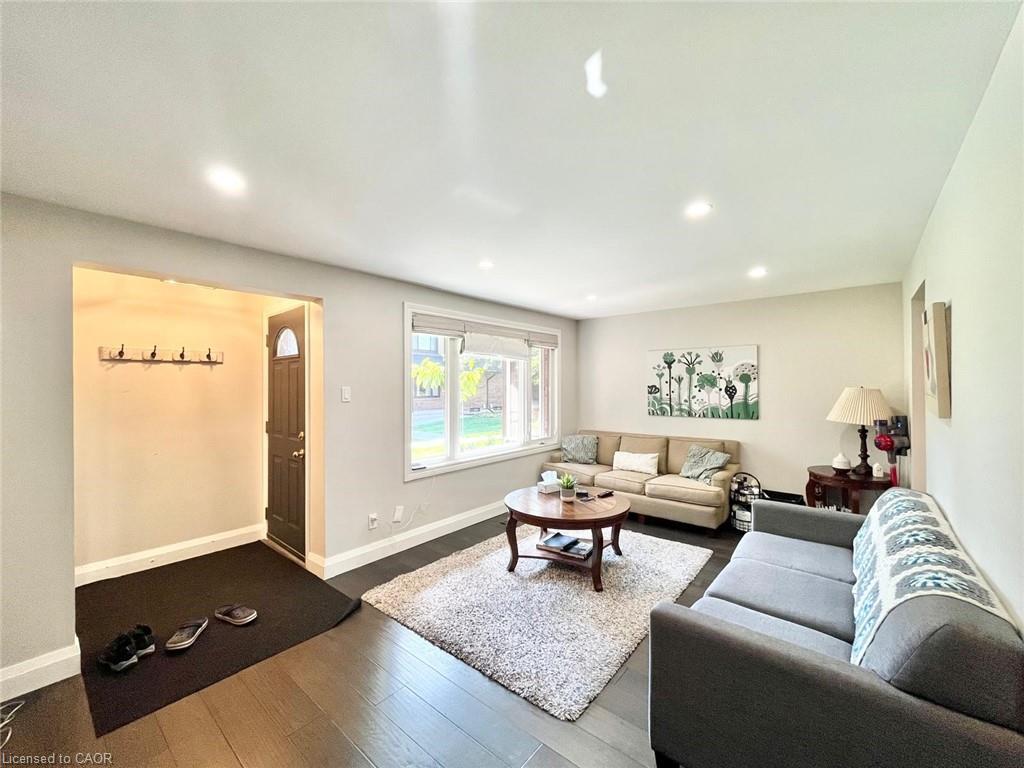8-279 Sandowne Drive, Waterloo, ON - Indoor Photo Showing Living Room