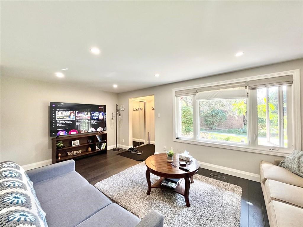 8-279 Sandowne Drive, Waterloo, ON - Indoor Photo Showing Living Room