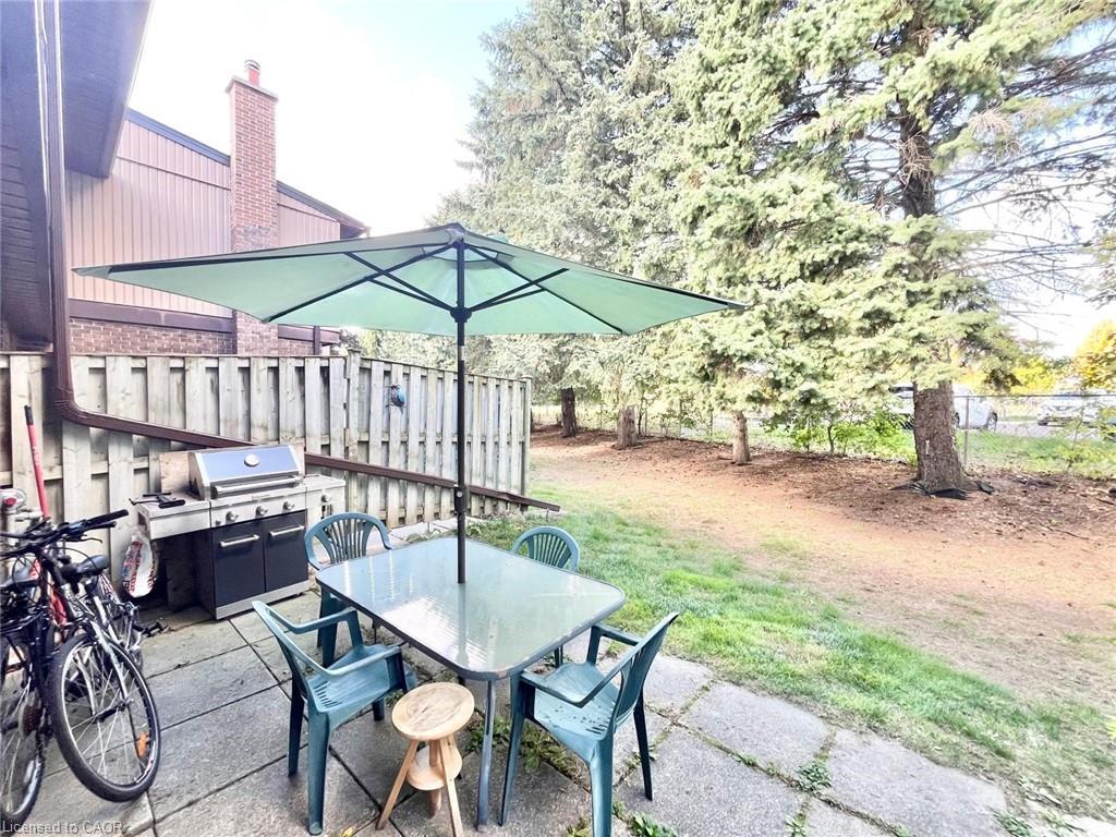 8-279 Sandowne Drive, Waterloo, ON - Outdoor