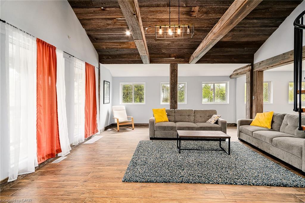 112 Nordic Road, Ravenna, ON - Indoor Photo Showing Living Room