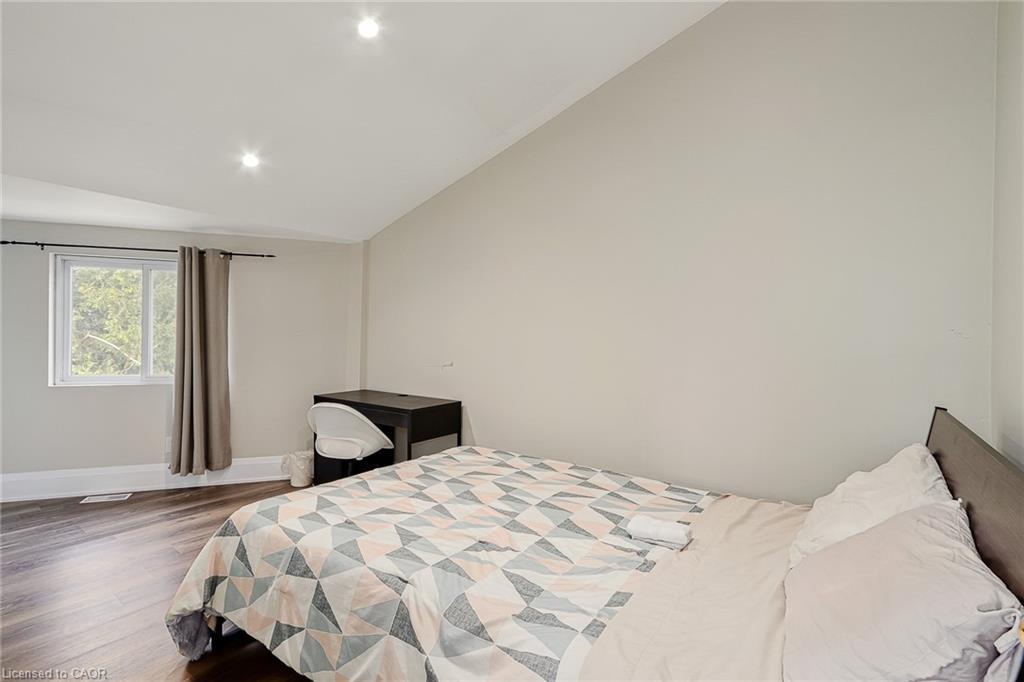 112 Nordic Road, Ravenna, ON - Indoor Photo Showing Bedroom
