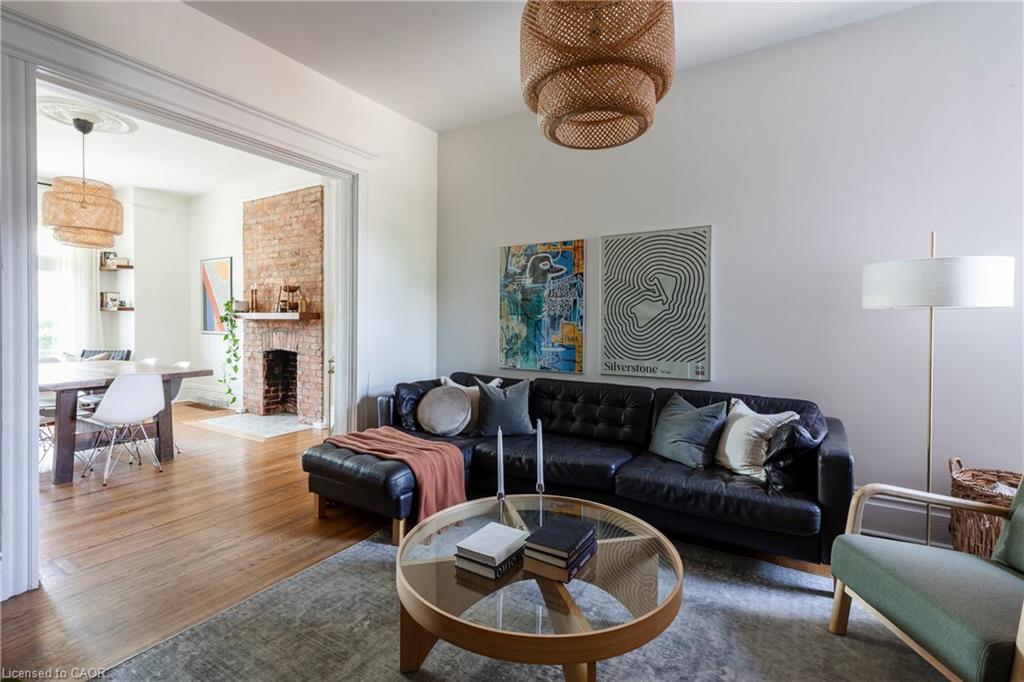 189 West Avenue N, Hamilton, ON - Indoor Photo Showing Living Room