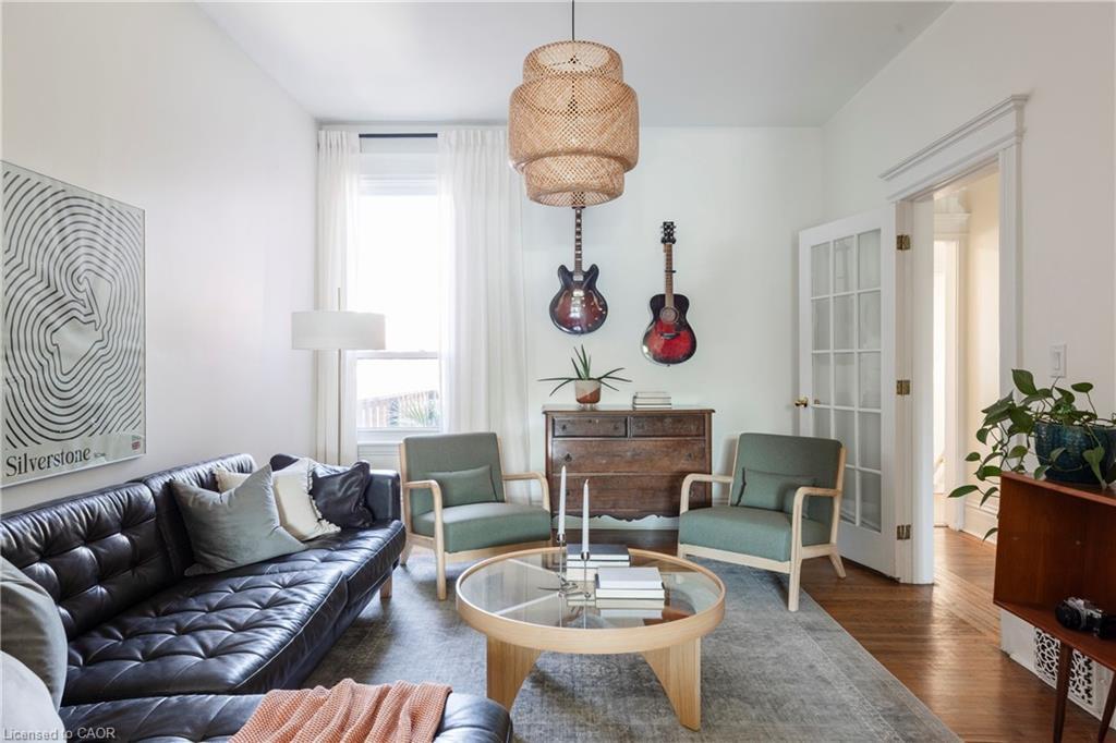 189 West Avenue N, Hamilton, ON - Indoor Photo Showing Living Room