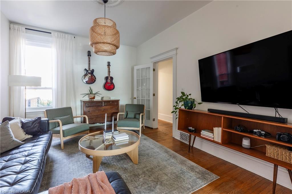 189 West Avenue N, Hamilton, ON - Indoor Photo Showing Living Room