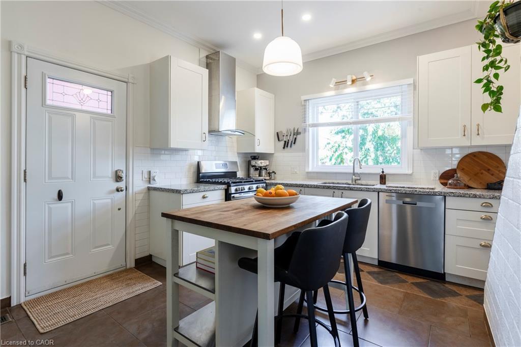 189 West Avenue N, Hamilton, ON - Indoor Photo Showing Kitchen