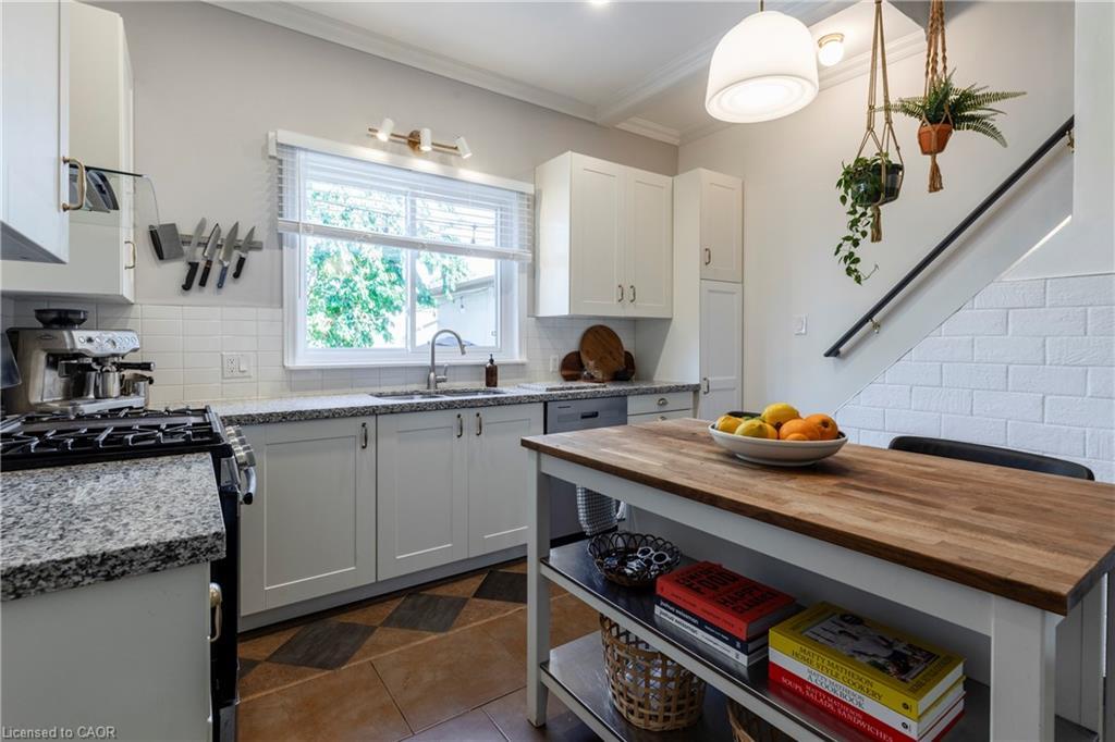 189 West Avenue N, Hamilton, ON - Indoor Photo Showing Kitchen