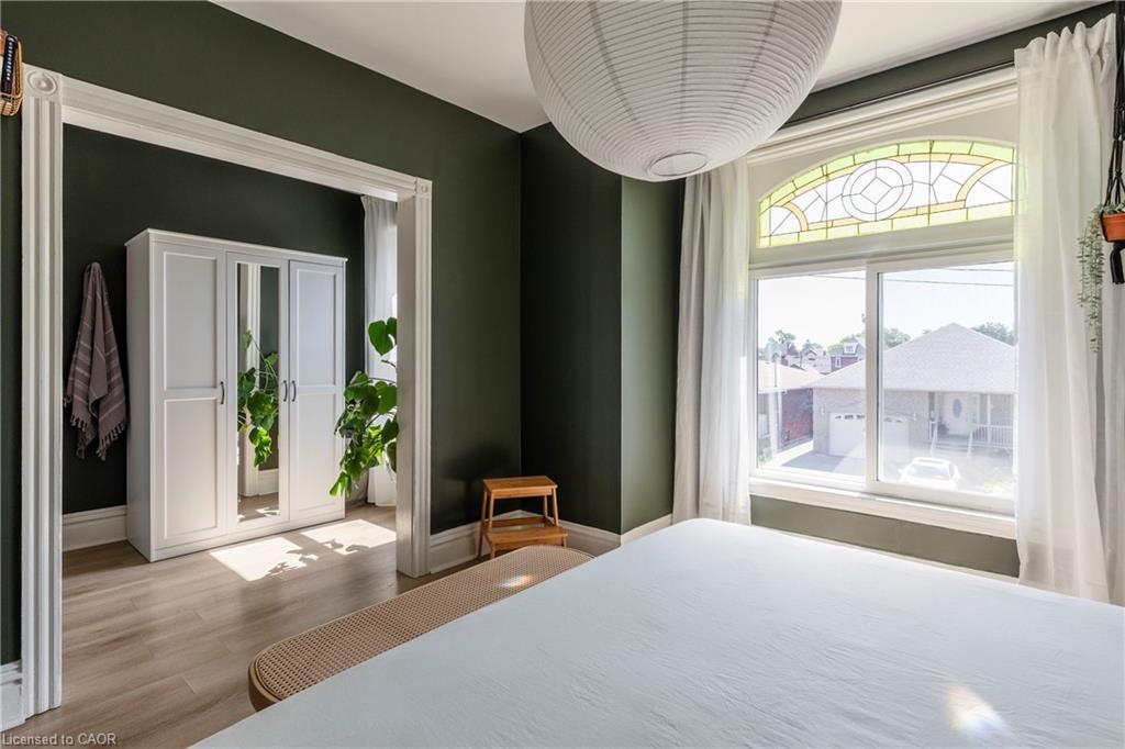 189 West Avenue N, Hamilton, ON - Indoor Photo Showing Bedroom