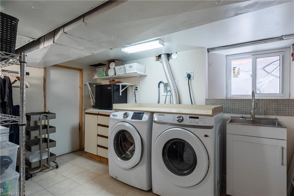189 West Avenue N, Hamilton, ON - Indoor Photo Showing Laundry Room