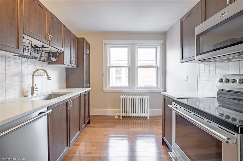 14-366 John Street S, Hamilton, ON - Indoor Photo Showing Kitchen With Upgraded Kitchen