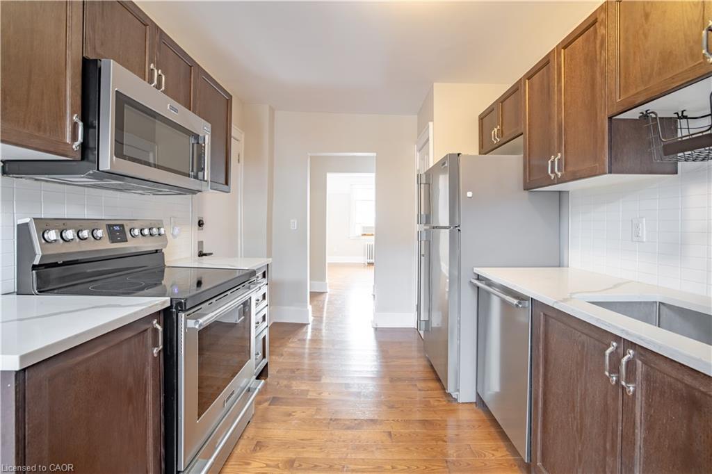 14-366 John Street S, Hamilton, ON - Indoor Photo Showing Kitchen