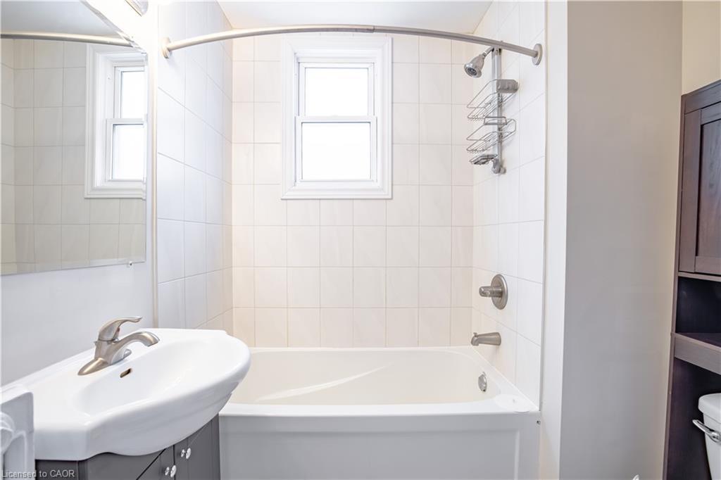 14-366 John Street S, Hamilton, ON - Indoor Photo Showing Bathroom