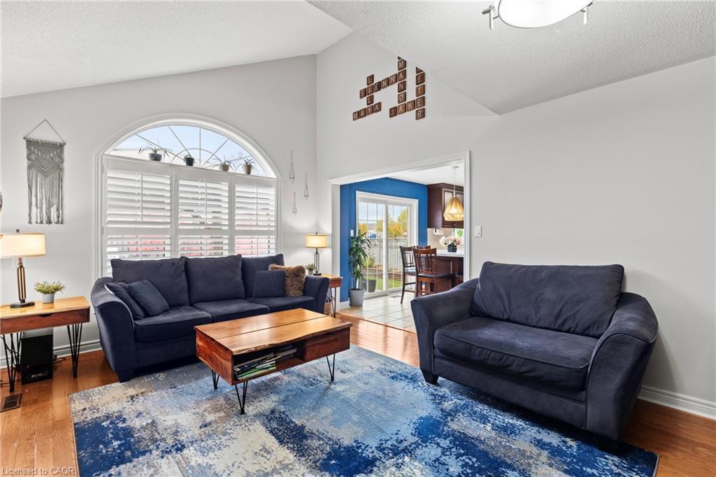 257 Wright Crescent, Niagara-On-The-Lake, ON - Indoor Photo Showing Living Room