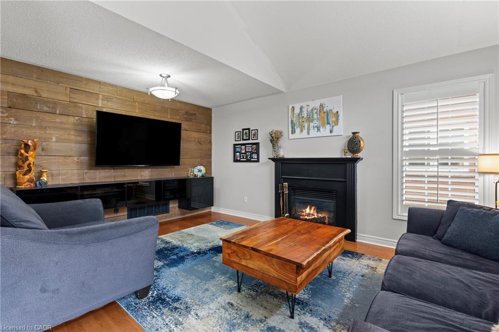 257 Wright Crescent, Niagara-On-The-Lake, ON - Indoor Photo Showing Living Room With Fireplace