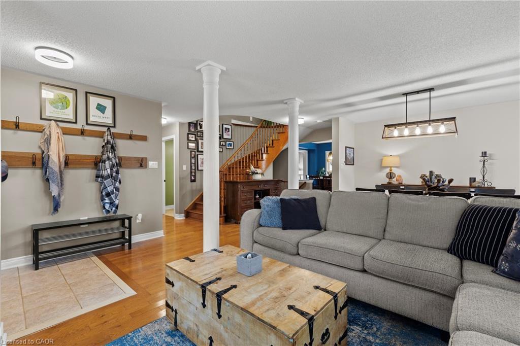 257 Wright Crescent, Niagara-On-The-Lake, ON - Indoor Photo Showing Living Room